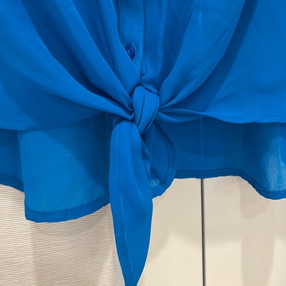 TURQUOISE BLUE BLOUSE! Button down and tie knot front! - Picture 5 of 12